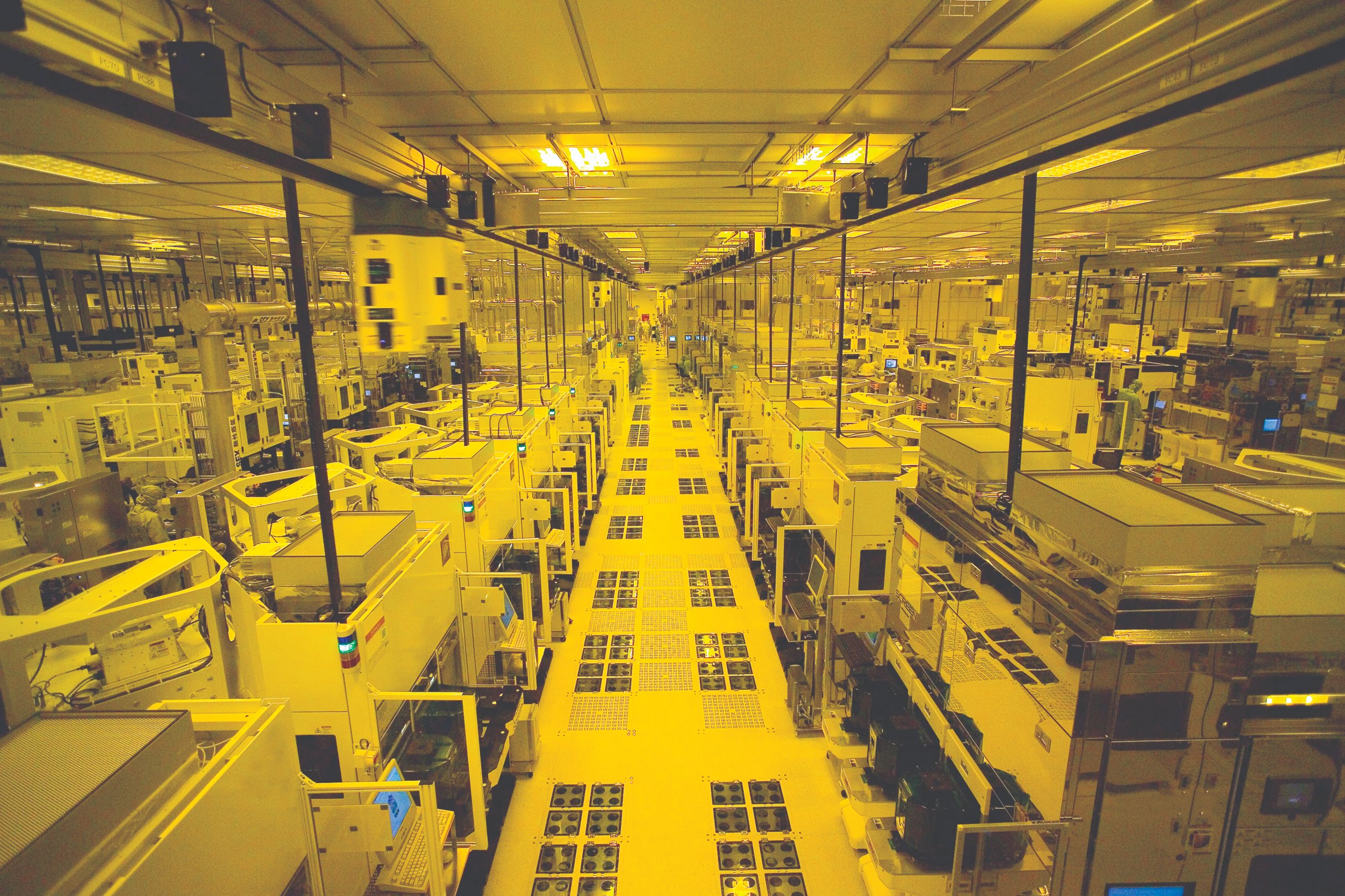 Inside TSMC&rsquo;s fab: The rising complexity of semiconductor designs requires more advanced and costly machines for manufacturing and testing. (from tsmc.com)